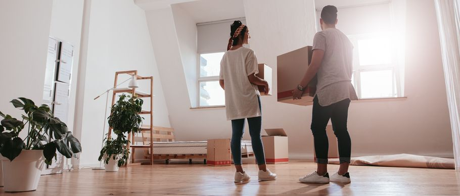 Personnes qui emmeéngent dans un logement