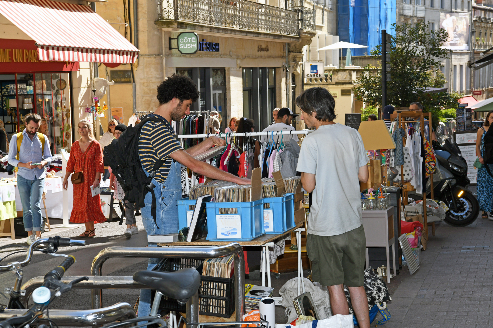 Grand bazar vide grenier