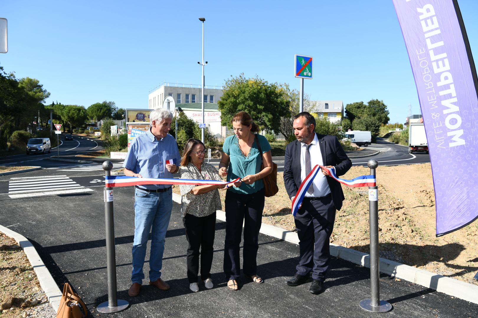 Coupure de ruban lors de l'inauguration de la rue François-Joseph Gossec