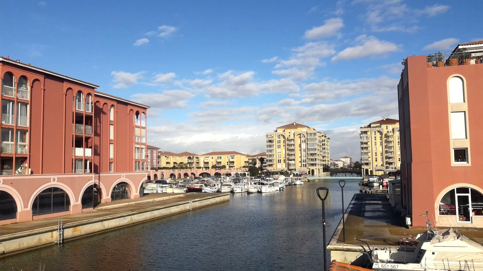 Port Ariane : quatre pontons, une centaine de bateaux, dont ving-cinq réservés à la location