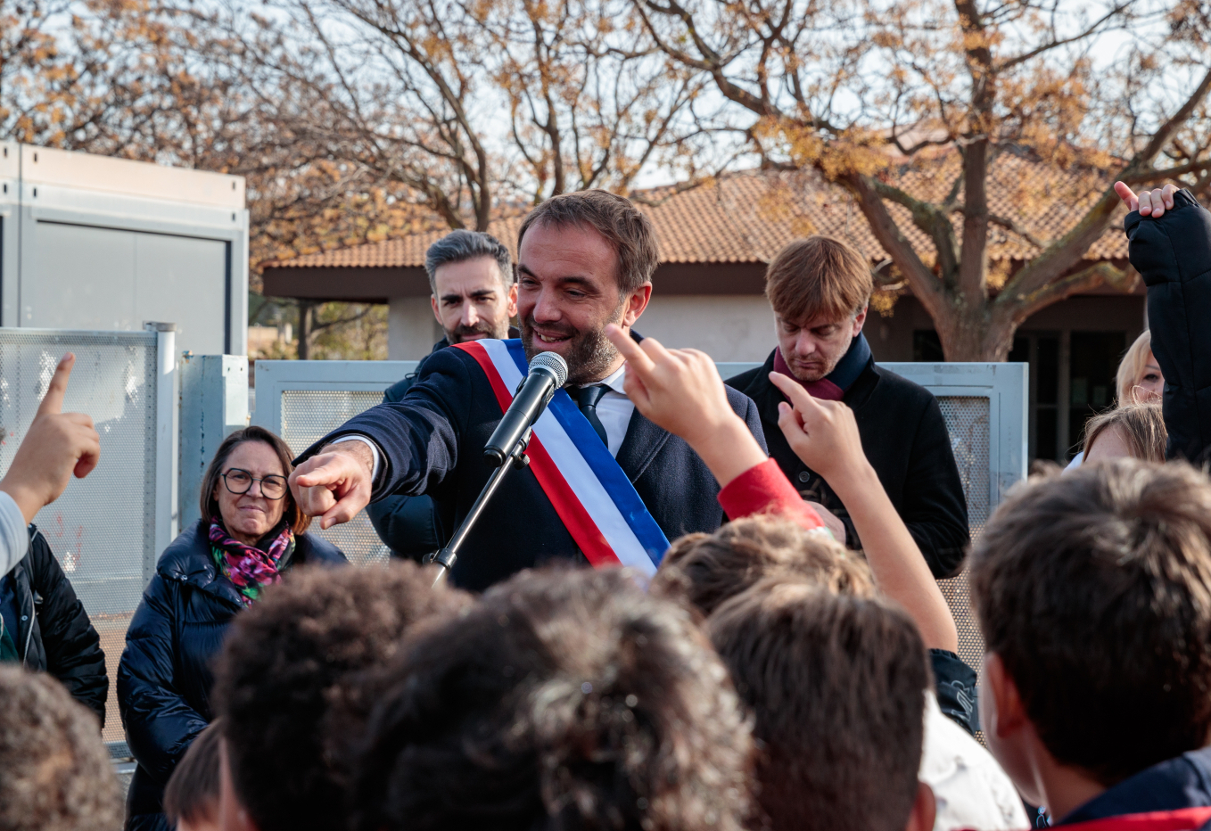 Le maire a échangé avec les enfants sur la notion de laïcité