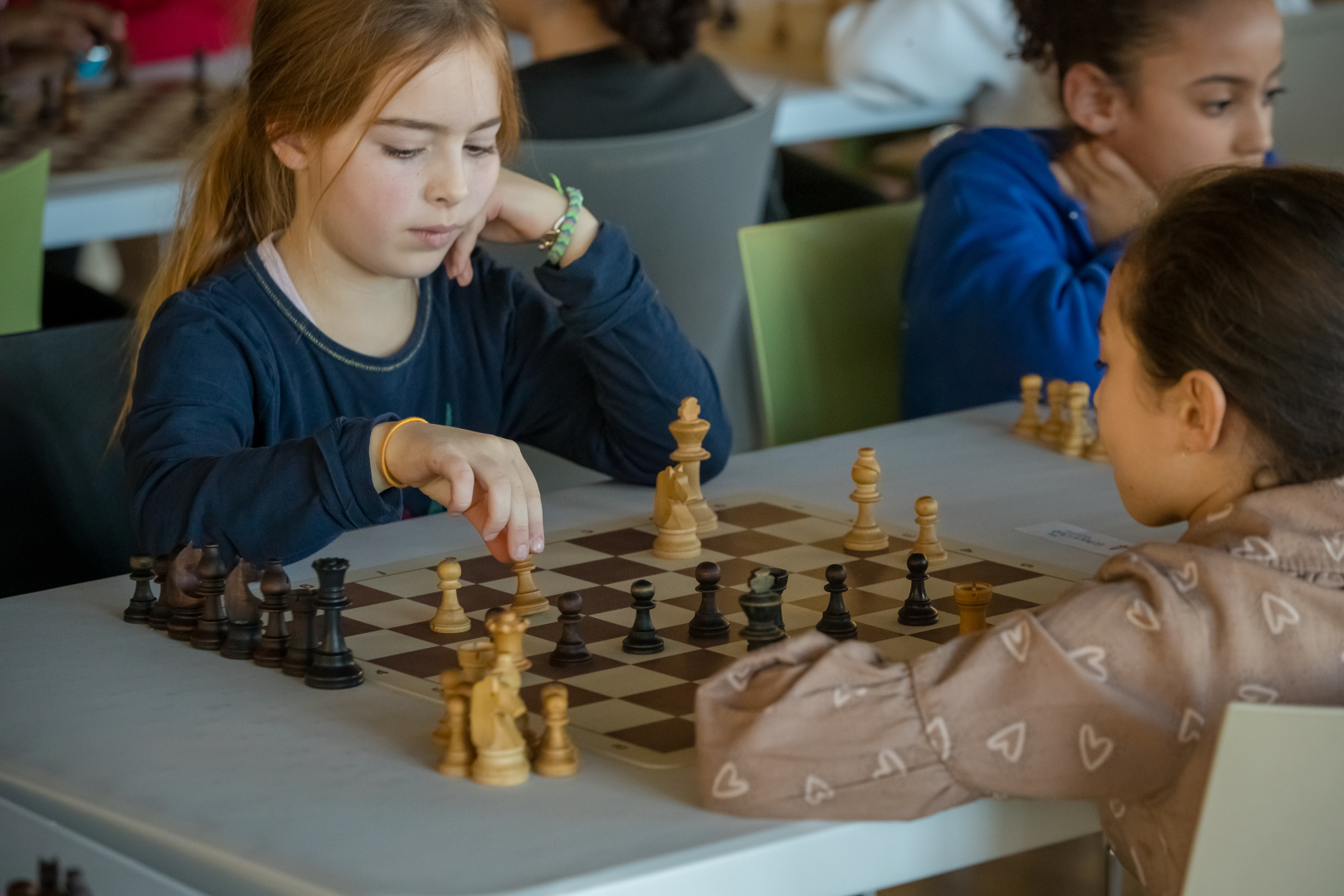 partie déchecs entre enfants