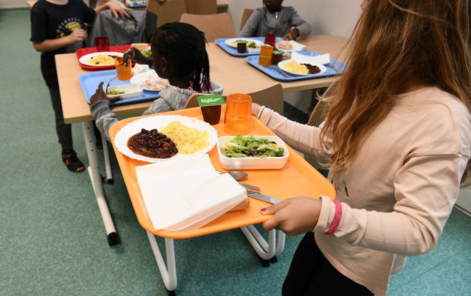 repas dans une cantine de Montpellier 