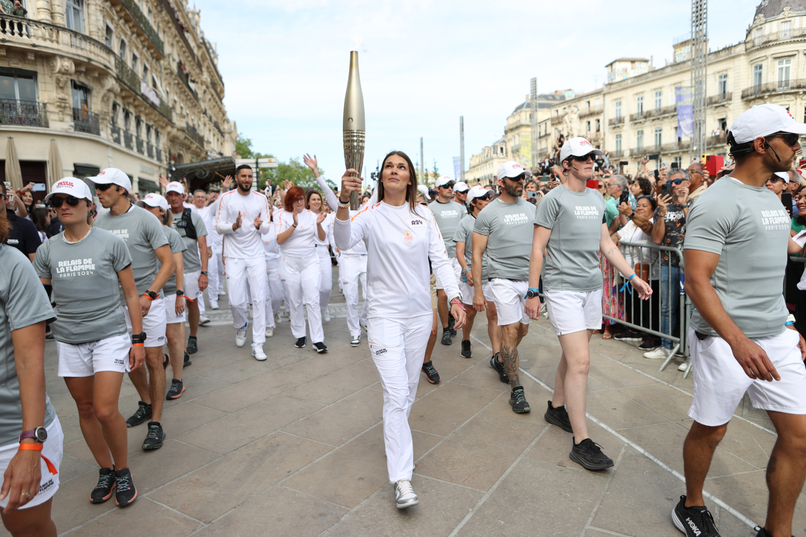Arrivée de la flamme sur la place de la Comédie 
