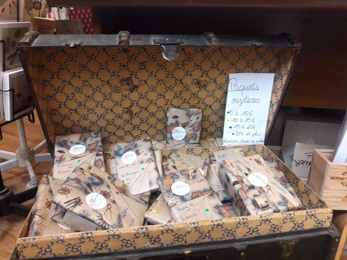 le coffre à livres de la librairie La Géosphère