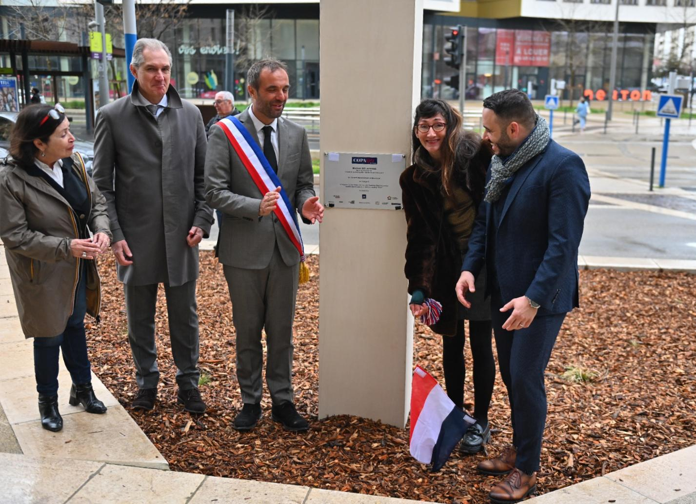 Dévoilement de la plaque inaugurale
