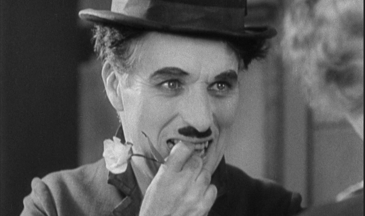 Le visage en gros plan de Charlie Chaplin