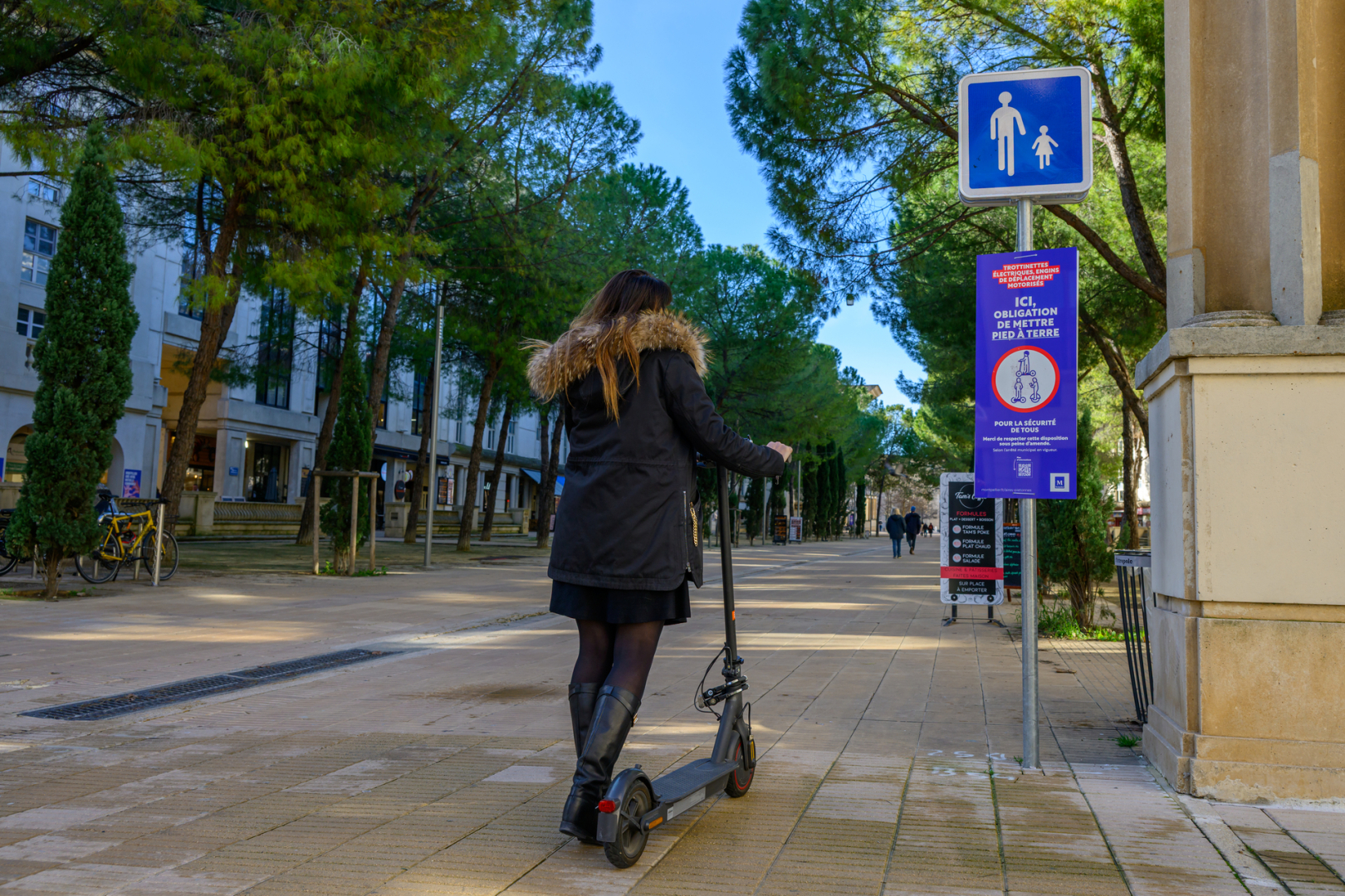 A Antigone et sur les principaux axes du centre-ville, les usagers des trottinettes doivent mettre pied à terre