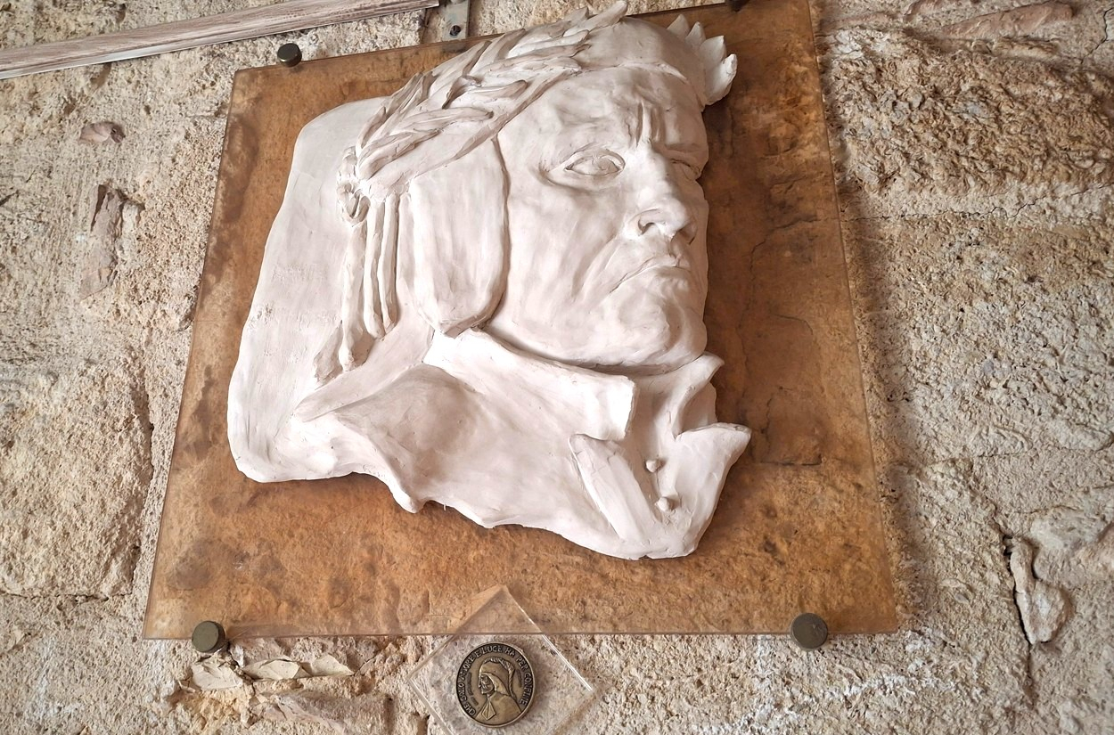 Moulage du visage du poète Dante Alighieri