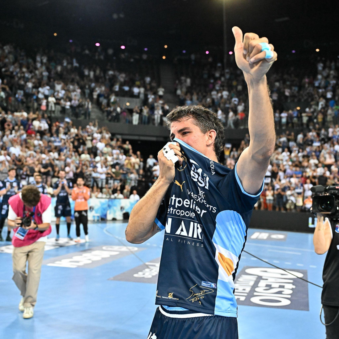 Difficile de retenir ses larmes sous les applaudissements de la Sud de France Arena