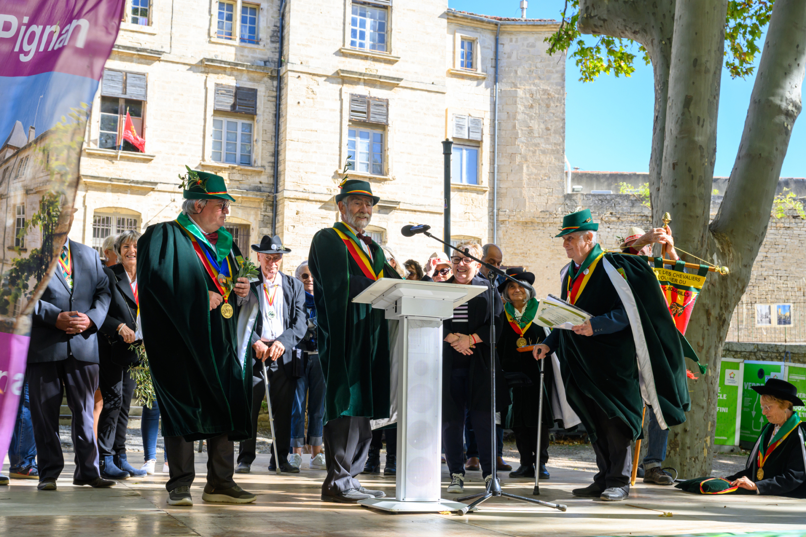 Intronisation des nouveaux chevaliers de la Confrérie de l'olivier