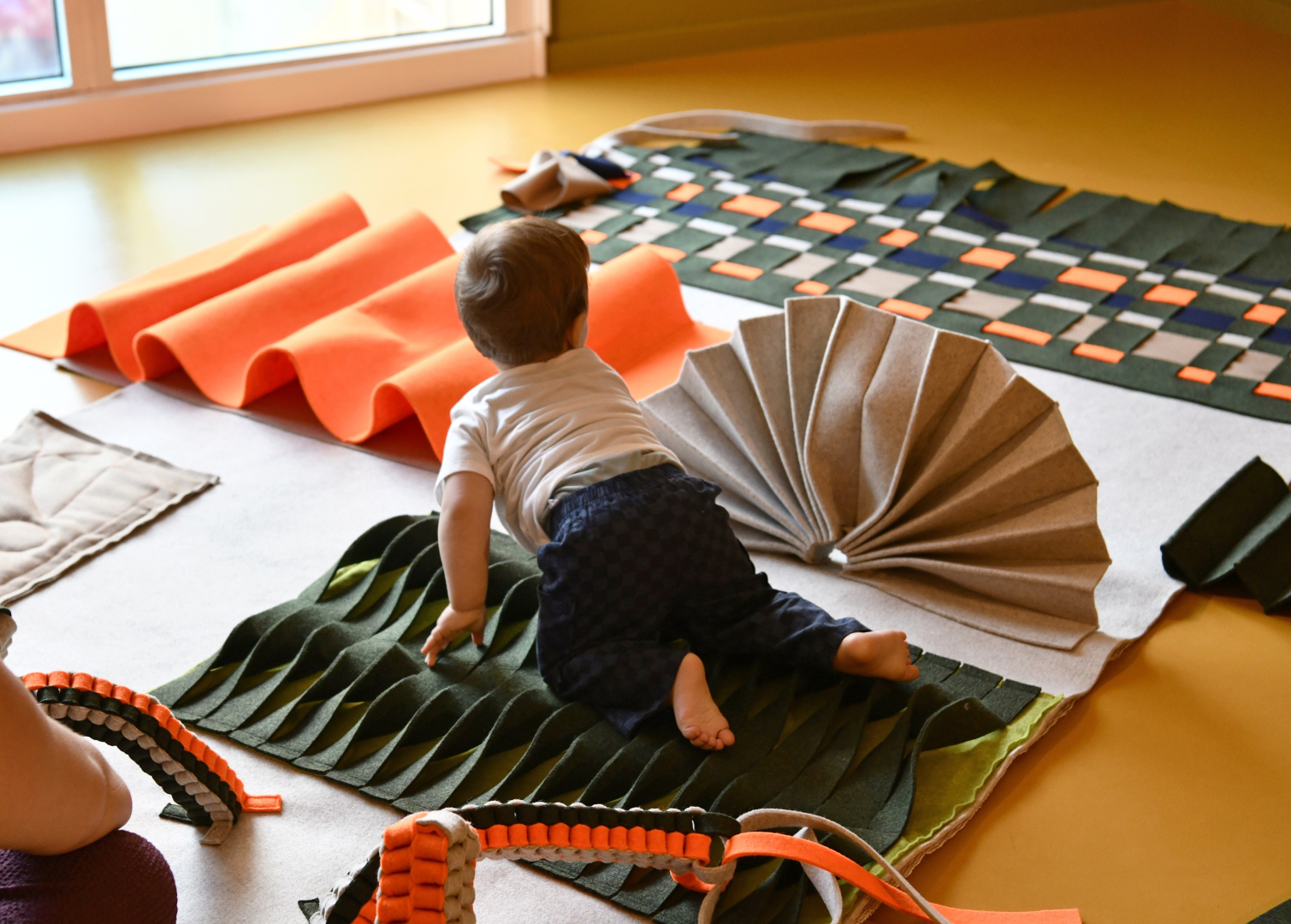 enfant installation textile immersive