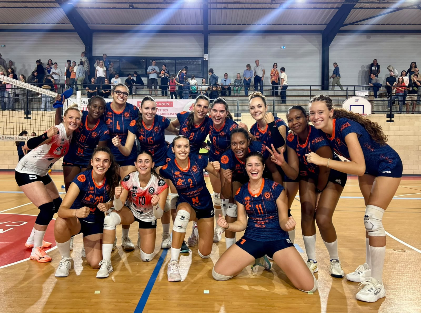 équipe féminine de volley, joie après victoire 