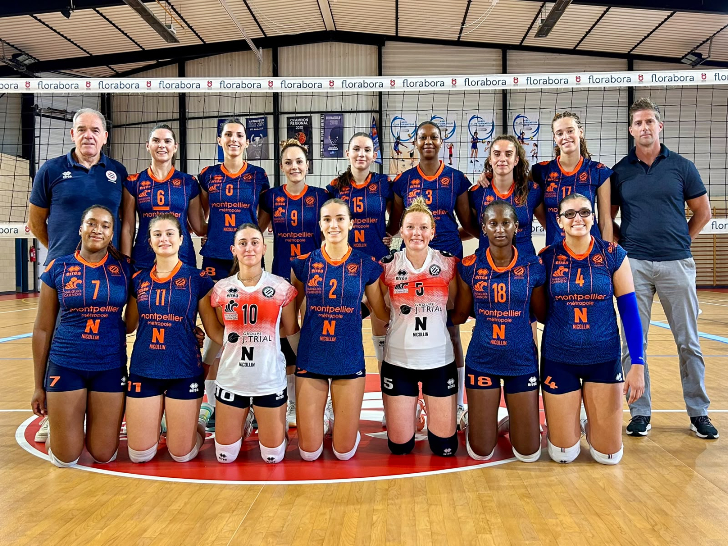 équipe au complet, entraîneur, élu aux sports, photo officielle 