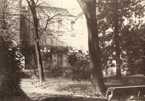 Le jardin de l'Hôtel Nevet