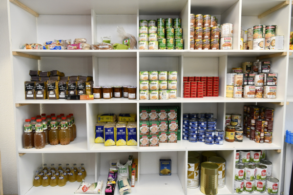 rayons épicerie solidaire avec produits 