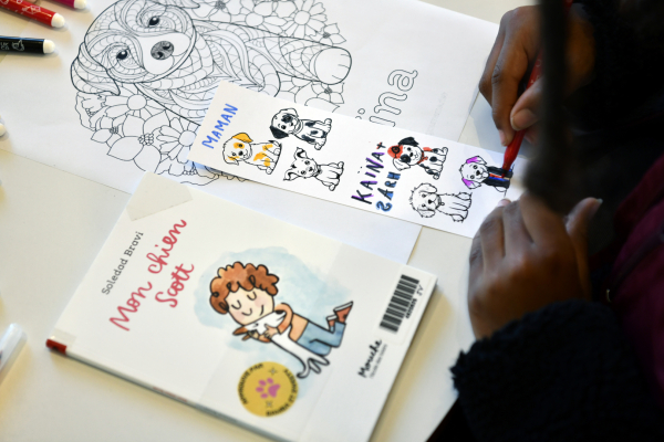 Lire avec le chien
