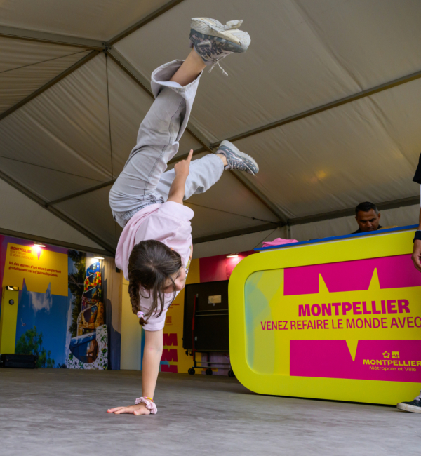 démonstration et atelier breakdance sur le stand de la Ville et de la Métropole de Montpellier