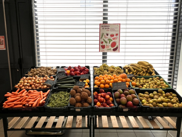 Etal de légumes à l'épicerie