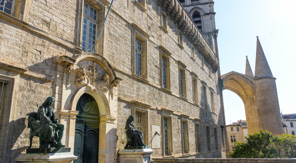 Entrée de la Faculté de Médecine de Montpellier 