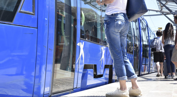 tramway à quai